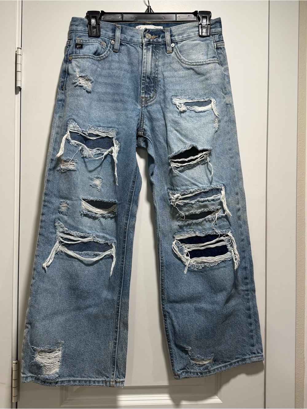 KanCan Light Wash Distressed Cropped Straight-Leg Jeans